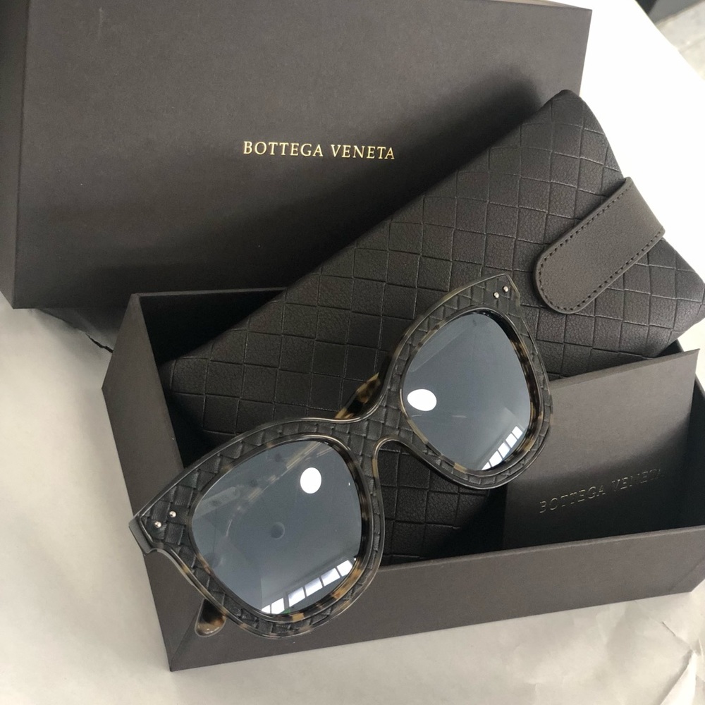 New Bottega Veneta Woman Cat Eye Sunglasses